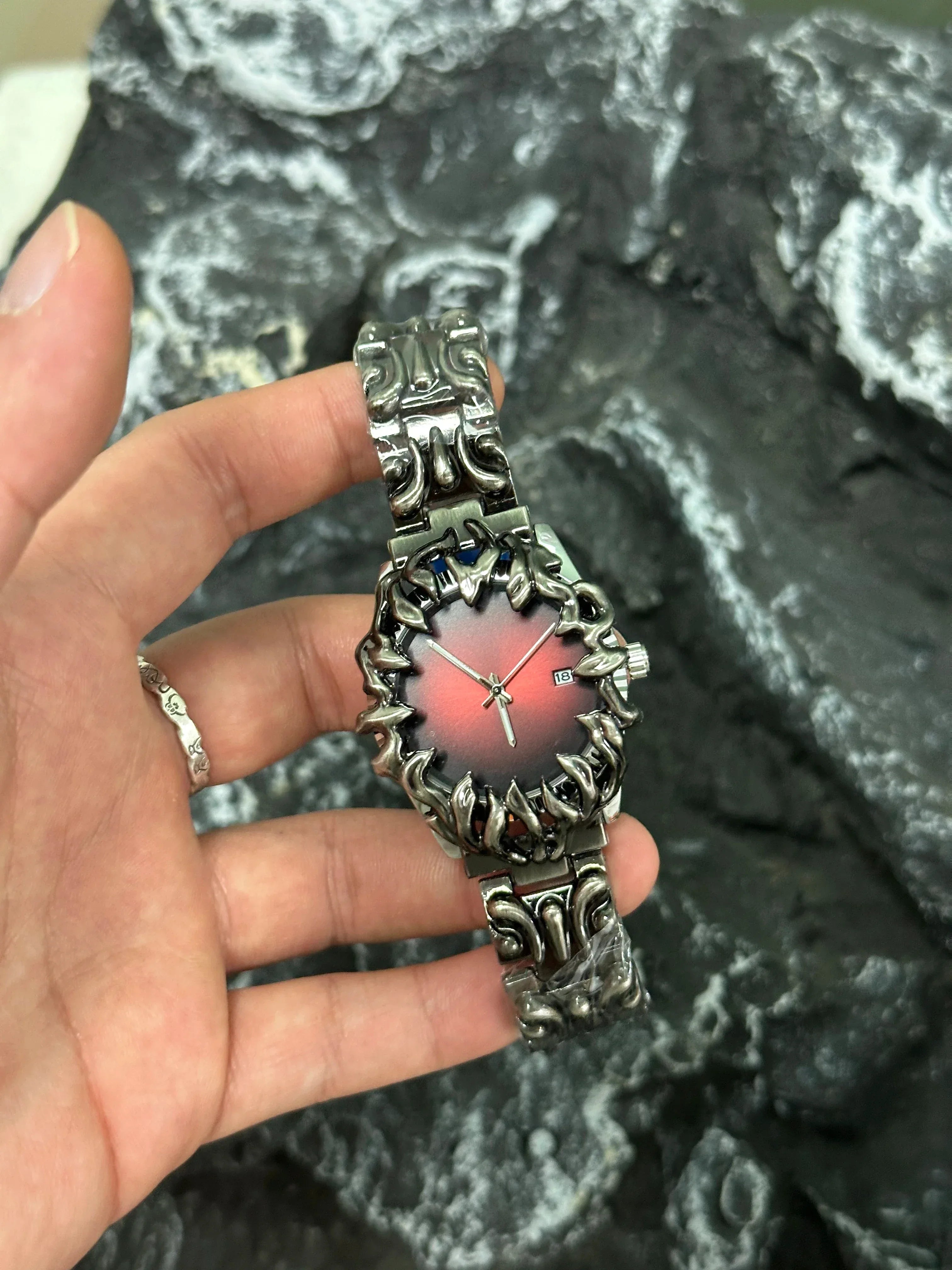 Classic Retro Claw Style Y2K Watch for Men | Alien Advanced Ins Niche Design | Cool European & American Fashion Iced Out Watch | Caratix - CaratixJewelry